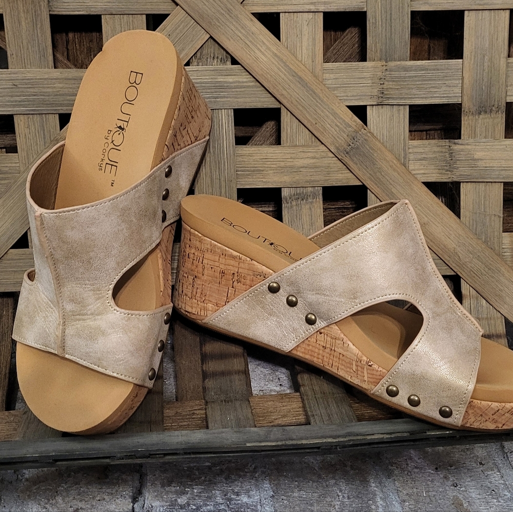 Corkys Oasis Gold Metallic Sandals - SZ 8